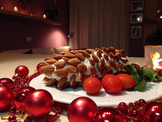 Bola de queso crema rellena de paté&nbsp;